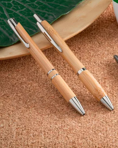 Caneta em bambu personalizada para brinde